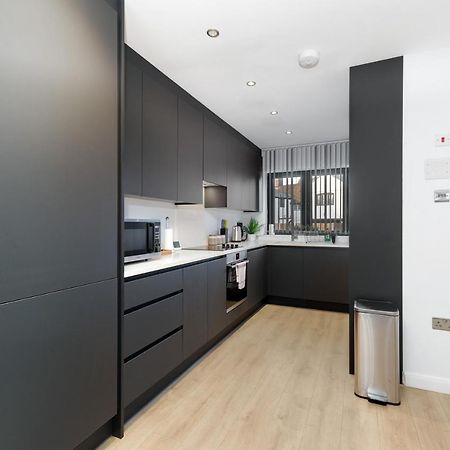 Modern 4 Bedroom House With Parking In Farnham Royal, Slough By 360Stays Luaran gambar