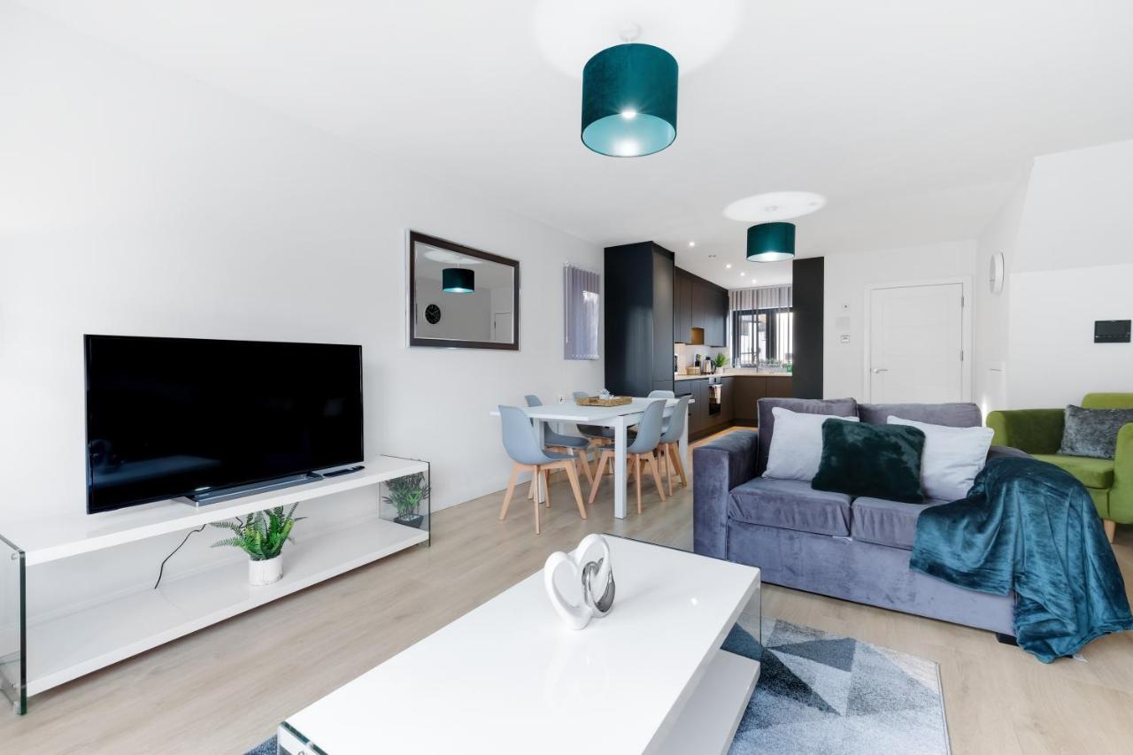 Modern 4 Bedroom House With Parking In Farnham Royal, Slough By 360Stays Luaran gambar