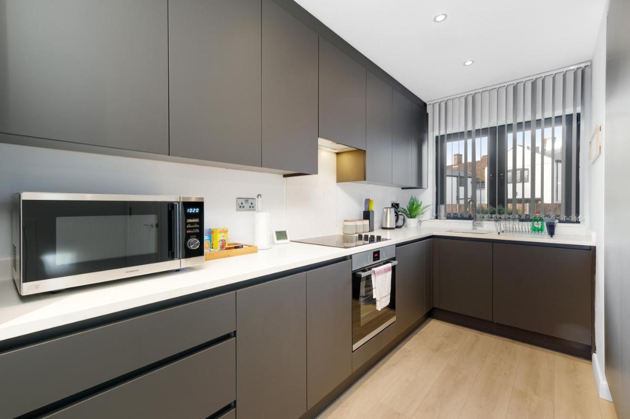 Modern 4 Bedroom House With Parking In Farnham Royal, Slough By 360Stays Luaran gambar