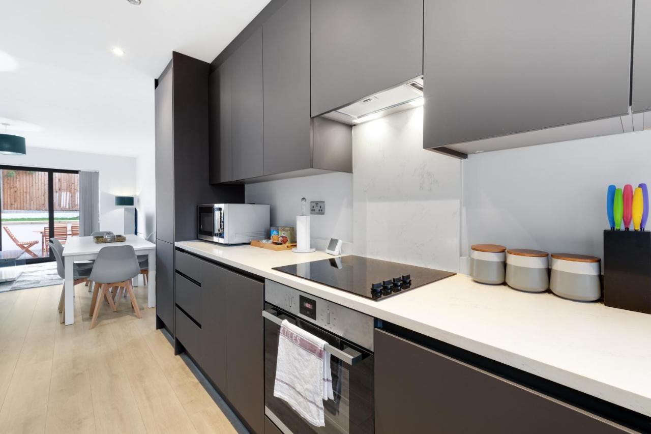 Modern 4 Bedroom House With Parking In Farnham Royal, Slough By 360Stays Luaran gambar