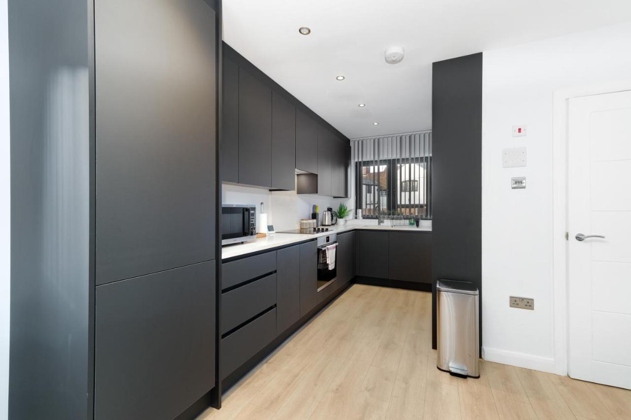 Modern 4 Bedroom House With Parking In Farnham Royal, Slough By 360Stays Luaran gambar