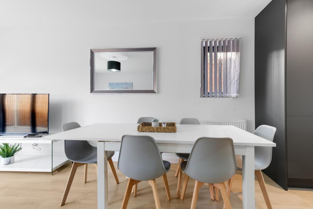 Modern 4 Bedroom House With Parking In Farnham Royal, Slough By 360Stays Luaran gambar