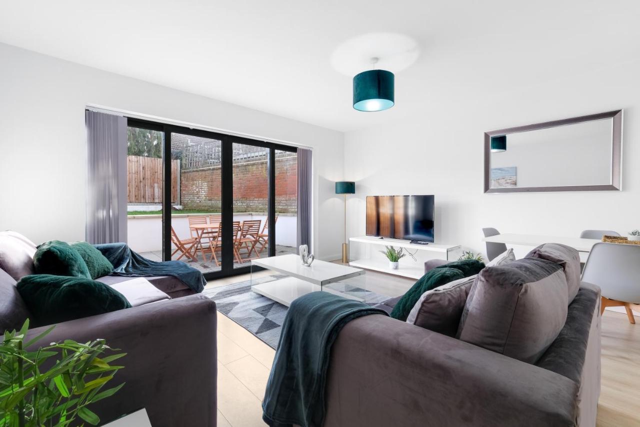 Modern 4 Bedroom House With Parking In Farnham Royal, Slough By 360Stays Luaran gambar