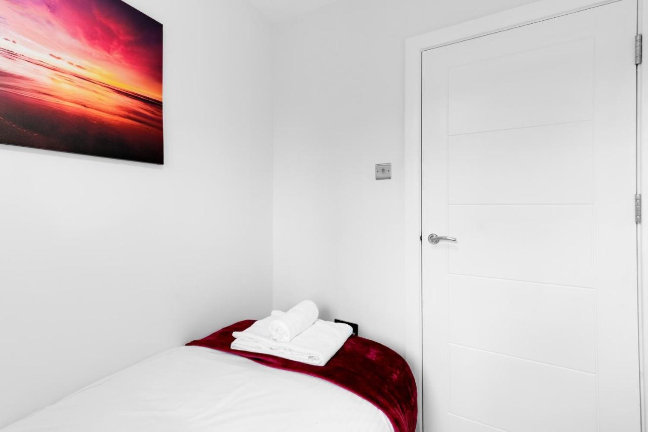 Modern 4 Bedroom House With Parking In Farnham Royal, Slough By 360Stays Luaran gambar