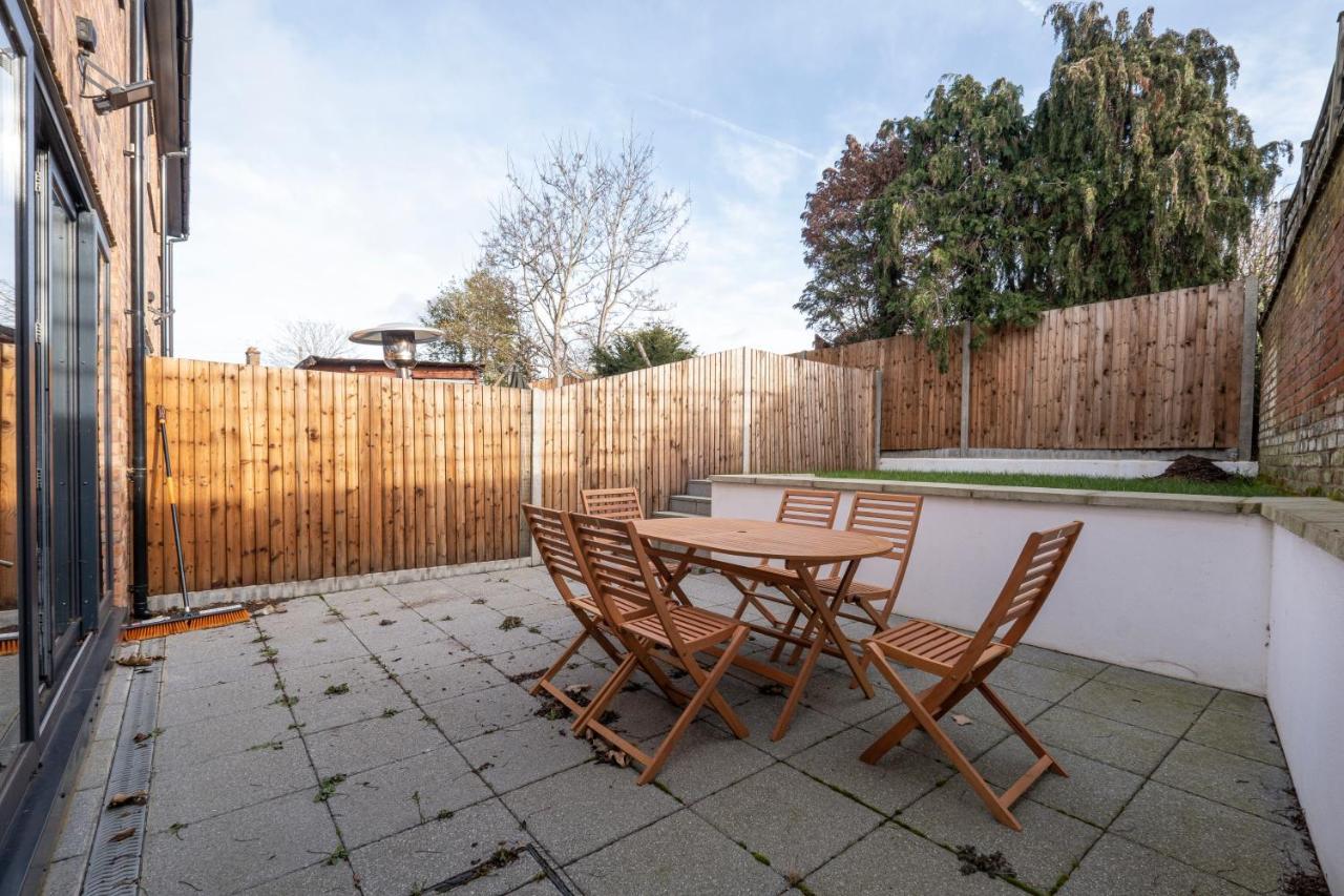 Modern 4 Bedroom House With Parking In Farnham Royal, Slough By 360Stays Luaran gambar