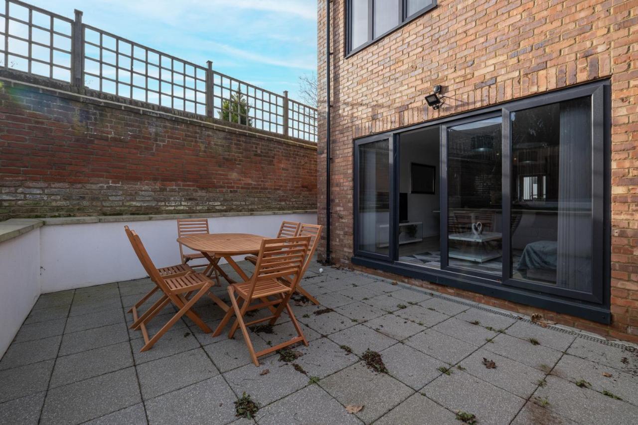 Modern 4 Bedroom House With Parking In Farnham Royal, Slough By 360Stays Luaran gambar