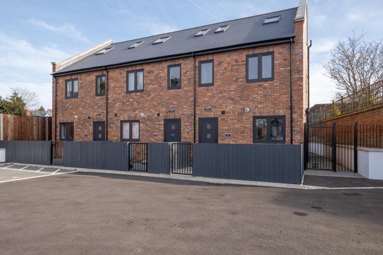 Modern 4 Bedroom House With Parking In Farnham Royal, Slough By 360Stays Luaran gambar