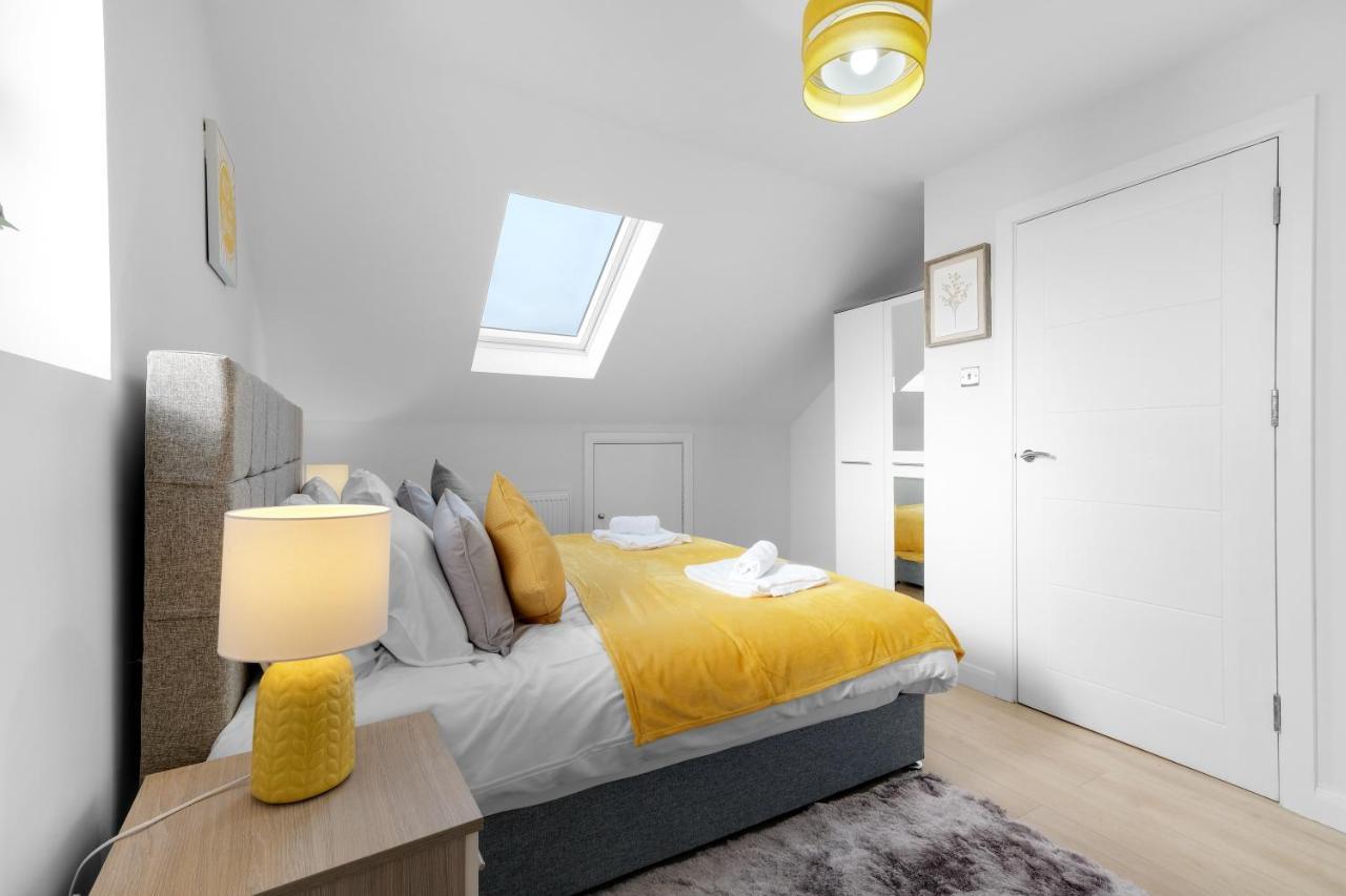 Modern 4 Bedroom House With Parking In Farnham Royal, Slough By 360Stays Luaran gambar