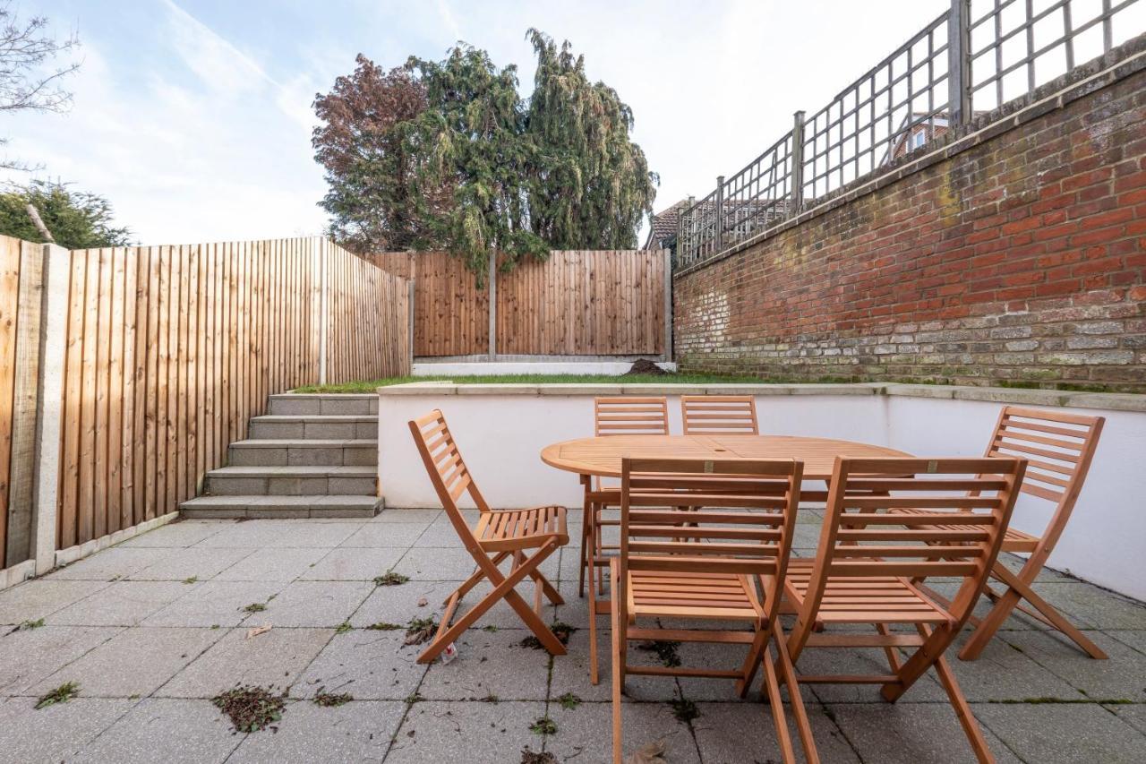 Modern 4 Bedroom House With Parking In Farnham Royal, Slough By 360Stays Luaran gambar
