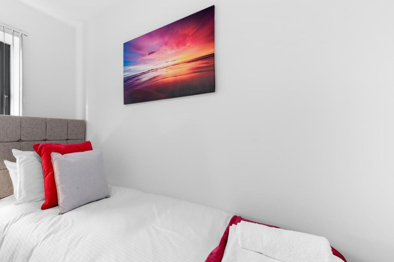 Modern 4 Bedroom House With Parking In Farnham Royal, Slough By 360Stays Luaran gambar