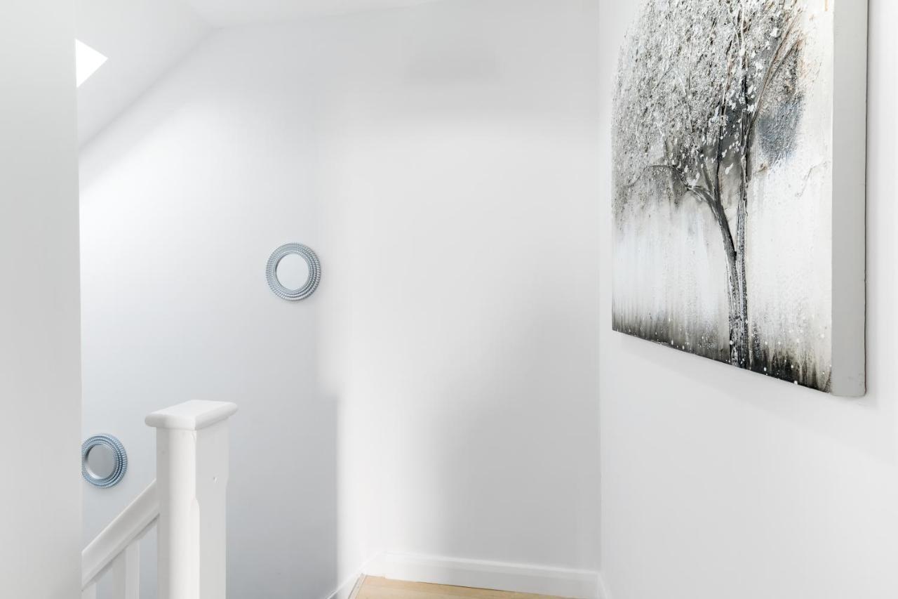 Modern 4 Bedroom House With Parking In Farnham Royal, Slough By 360Stays Luaran gambar