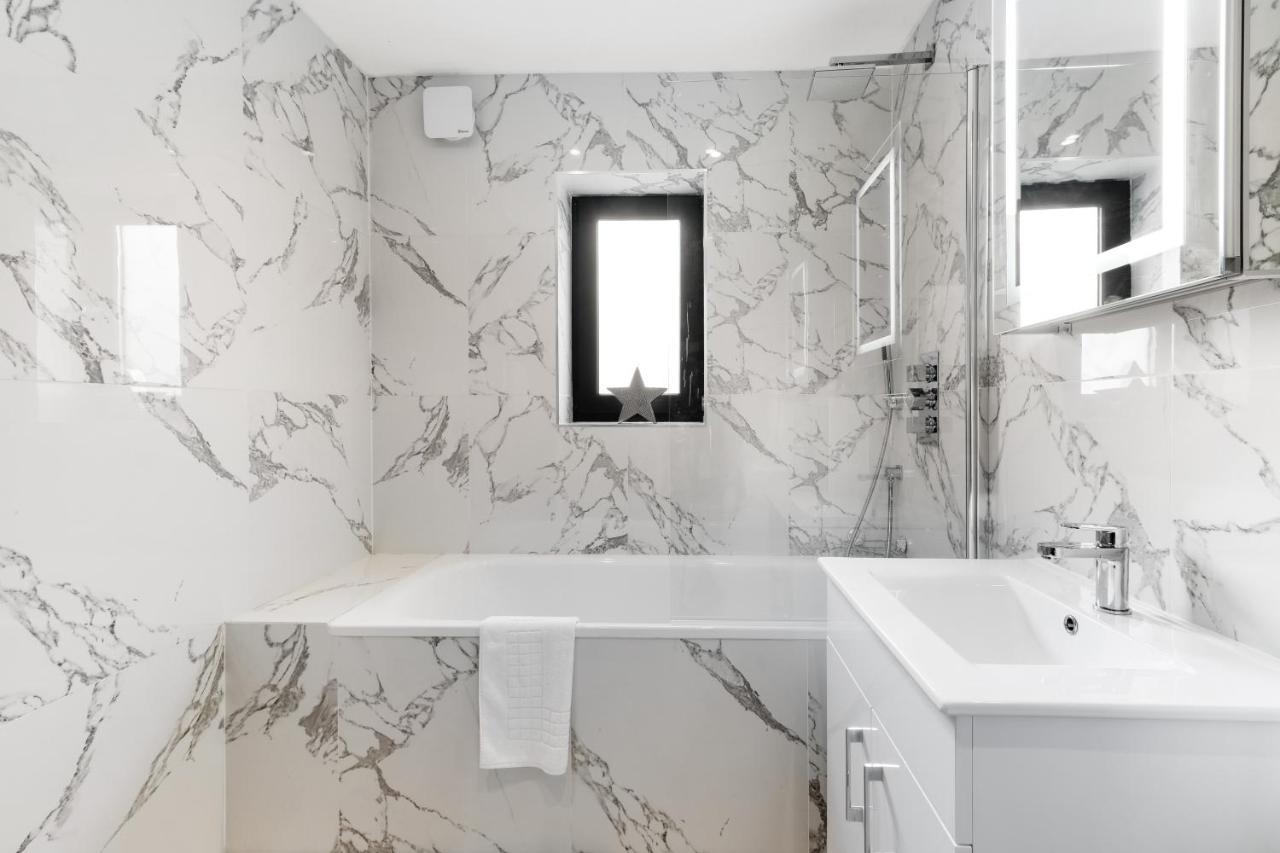Modern 4 Bedroom House With Parking In Farnham Royal, Slough By 360Stays Luaran gambar