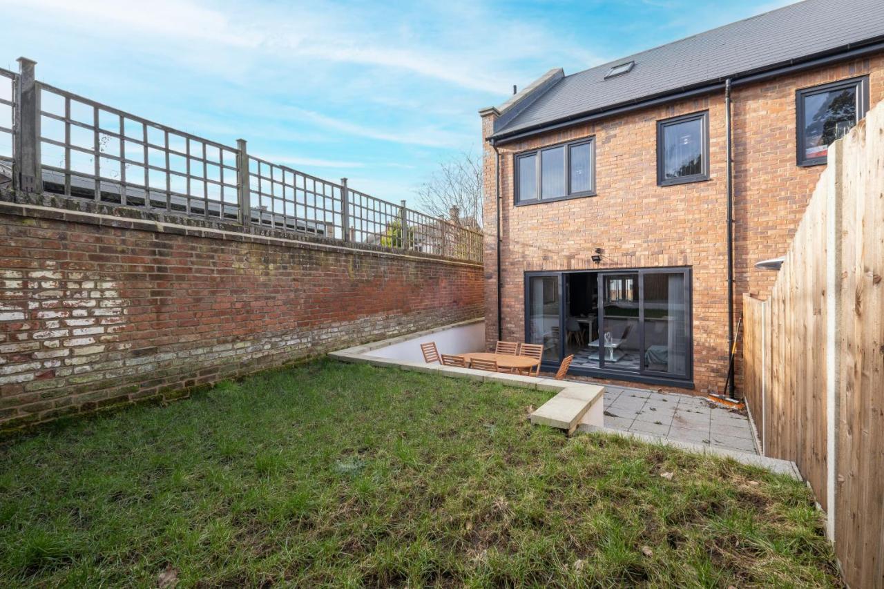 Modern 4 Bedroom House With Parking In Farnham Royal, Slough By 360Stays Luaran gambar