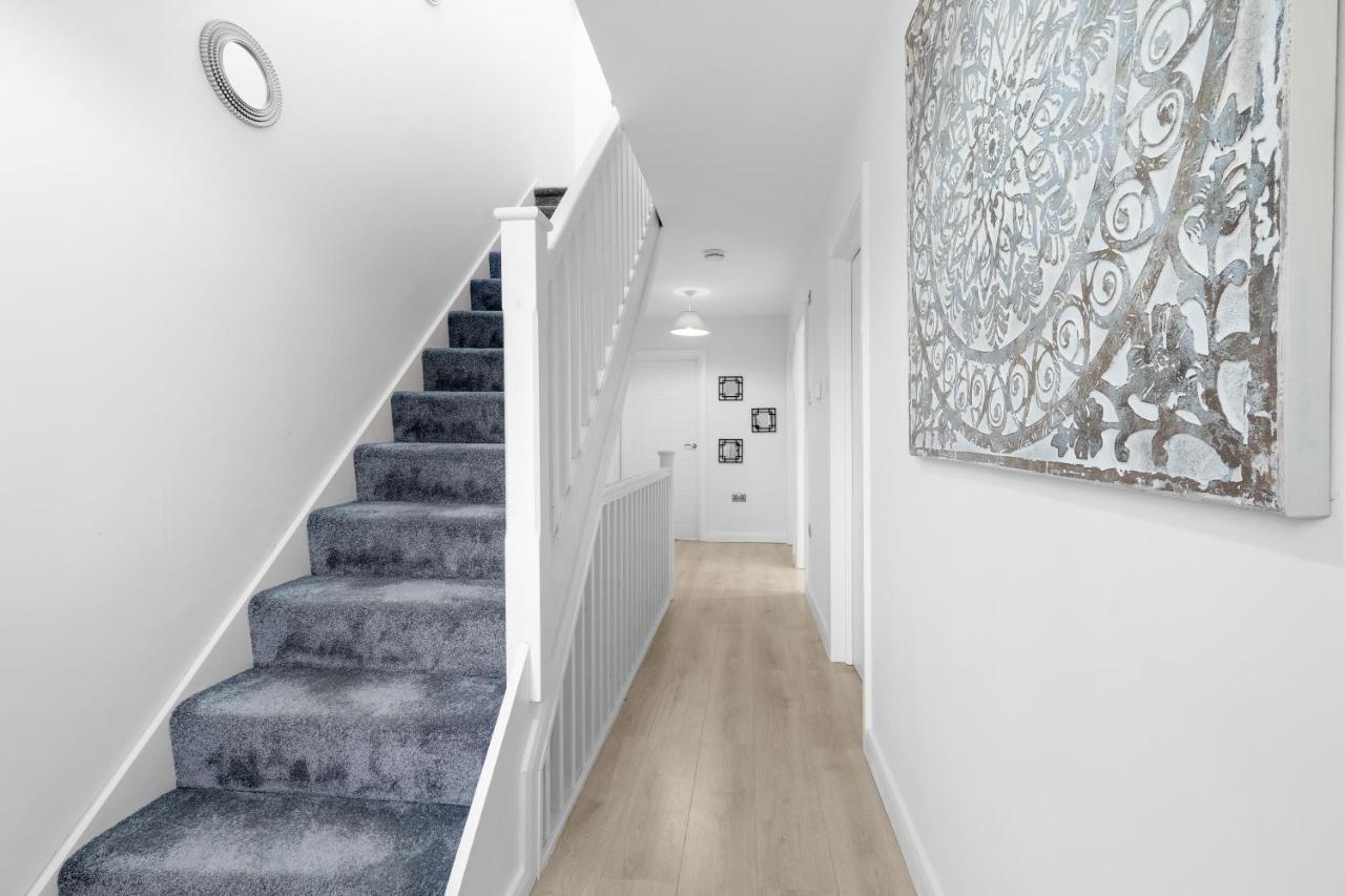 Modern 4 Bedroom House With Parking In Farnham Royal, Slough By 360Stays Luaran gambar